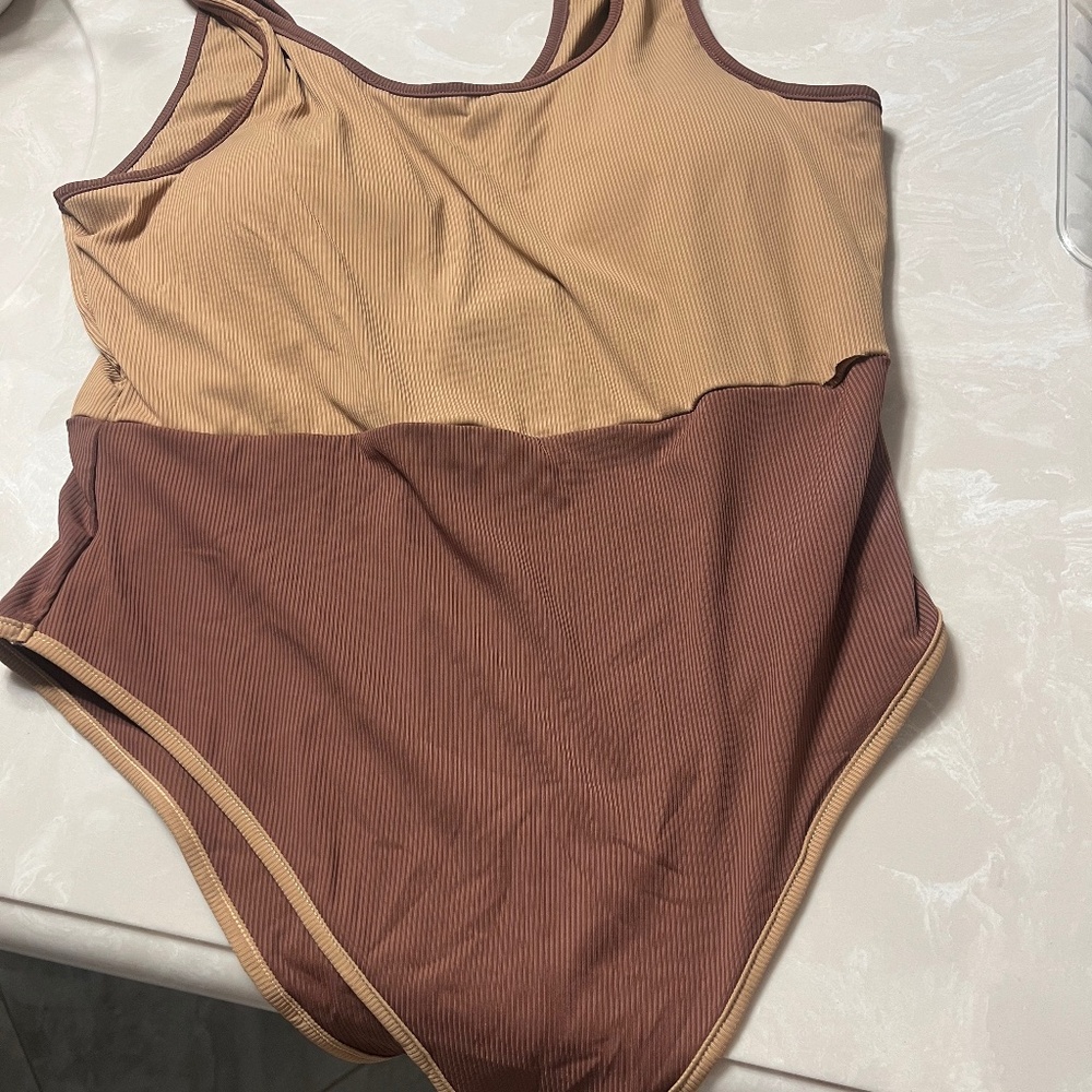 Kittenish color block swimsuit